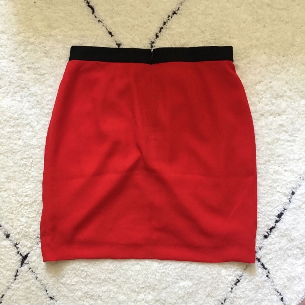 ⭐️LAST CHANCE⭐️ Red tulip skirt - Picture 2 of 3